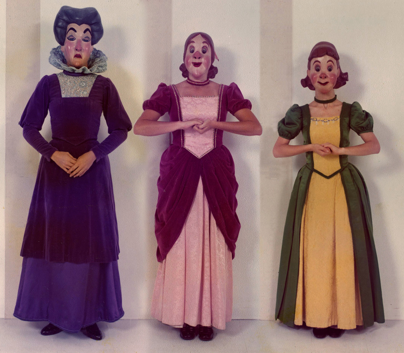 Illustration for article titled Vintage Disneyland character costumes were the fabric of nightmares